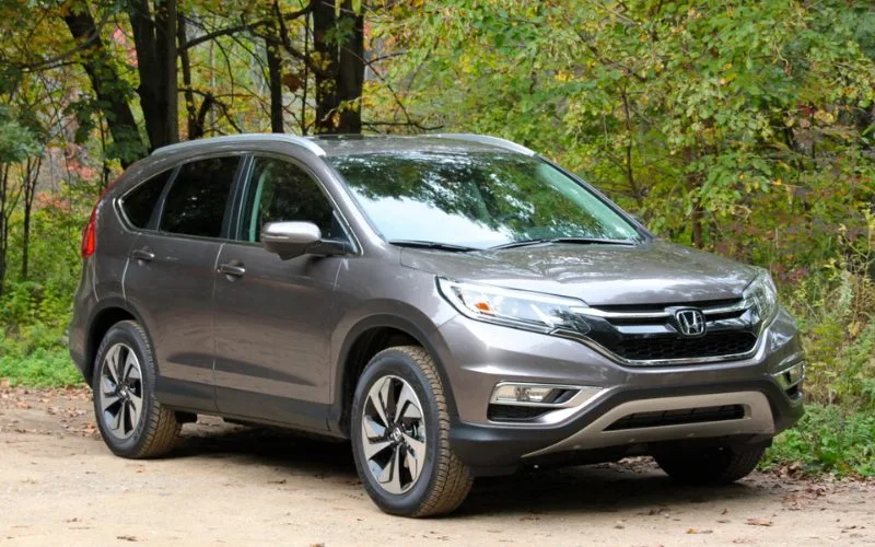 Honda CR-V 2015 là một trong những mẫu xe được nhiều người lựa chọn khi tìm mua xe gầm cao 400 triệu
