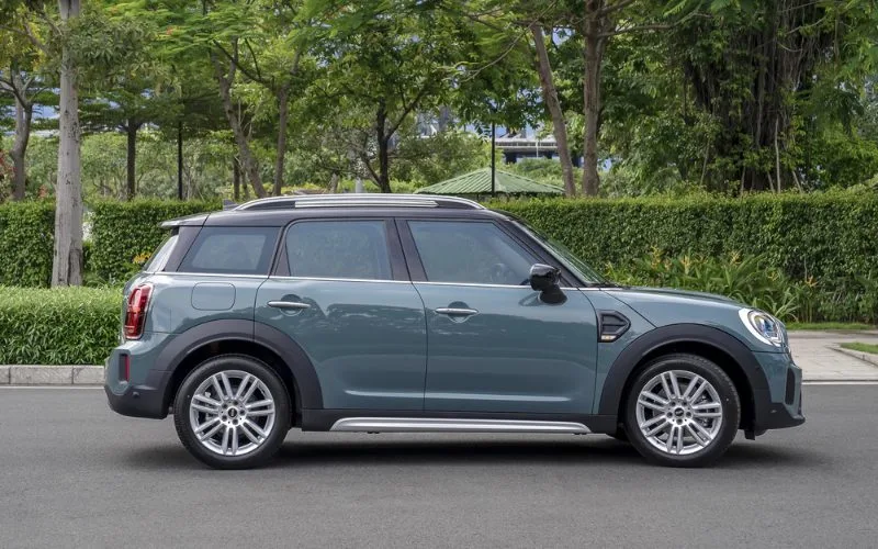 Thân xe của MINI Countryman cũng được thiết kế cứng cáp và cơ bắp