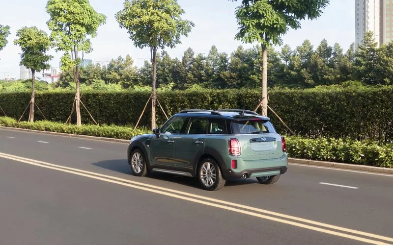 Phía sau Mini Countryman 2025 nổi bật với cặp đèn hậu LED mang biểu tượng lá cờ Anh Quốc