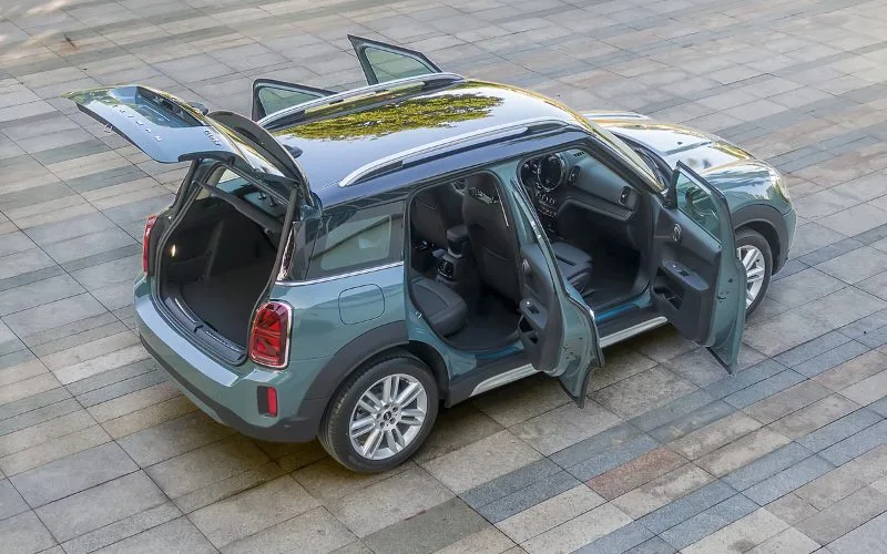 Khoang nội thất của Mini Countryman phiên bản 2025 mang đậm phong cách thể thao và sang trọng