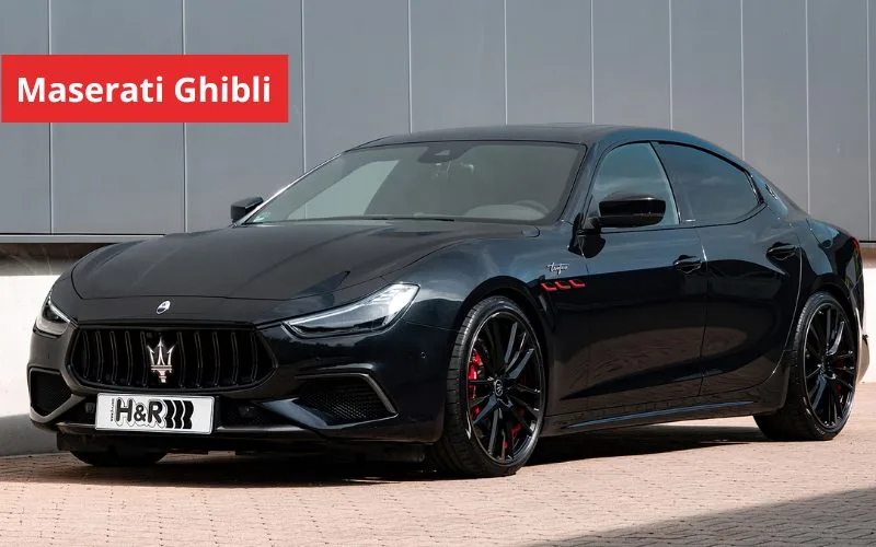 Maserati Ghibli là dòng Sedan hạng sang cỡ trung có 5 chỗ ngồi được nhiều doanh nhân trẻ tuổi ưa chuộng