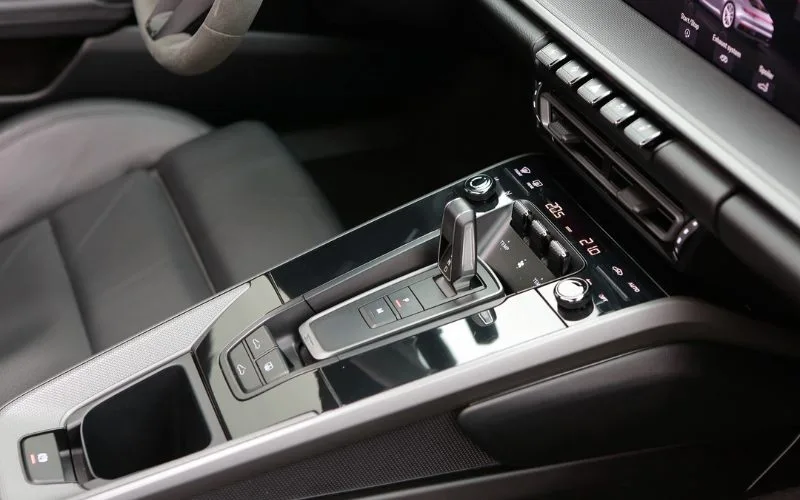 Trang bị an toàn trên Porsche 911 hiện đại ngay từ bản tiêu chuẩn
