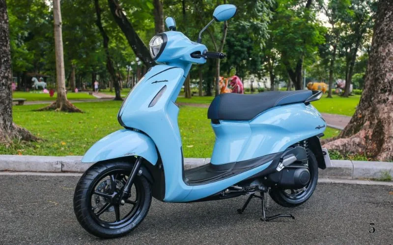 Yamaha Grande được trang bị nhiều tiện ích như: cốp xe siêu rộng, hệ thống khóa thông minh (Smart Key),...