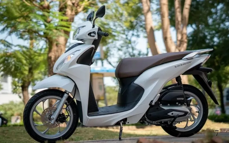 Honda Vision sử dụng động cơ eSP 110cc giúp tăng cường hiệu suất vận hành và tiết kiệm nhiên liệu