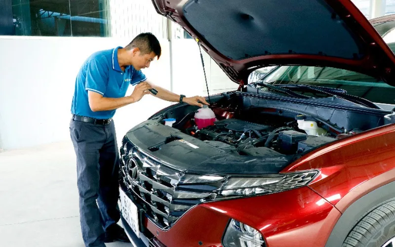 Nhờ người có chuyên môn kiểm tra xe