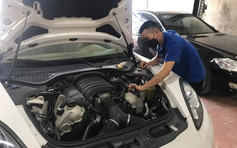 Kiểm tra hệ thống nhiên liệu của xe