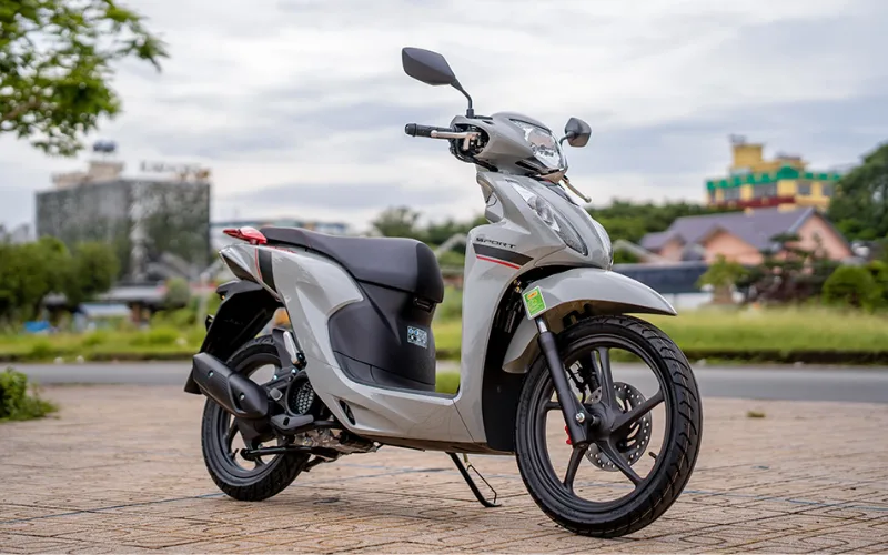Với mức tiêu thụ 1,68 lít xăng cho 100km di chuyên, Honda Vision xứng đáng đứng thứ 02 trong danh sách xe tay ga ít hao xăng nhất hiện nay