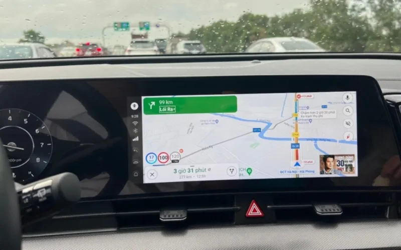 Google Maps là lựa chọn miễn phí và tiện lợi, vốn là ứng dụng bản đồ mặc định trên hầu hết các dòng điện thoại thông minh