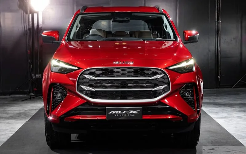 Về ngoại hình, Isuzu mu-X 2025 sẽ có nhiều thay đổi nổi bật so với phiên bản trước