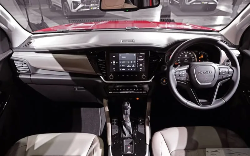 Không gian bên trong của Isuzu mu-X 2025 không có nhiều thay đổi đột phá như ngoại hình