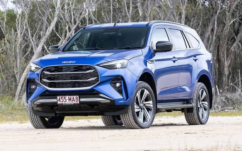 Isuzu mu-X 2025 chính thức ra mắt, giá từ 953 triệu đồng