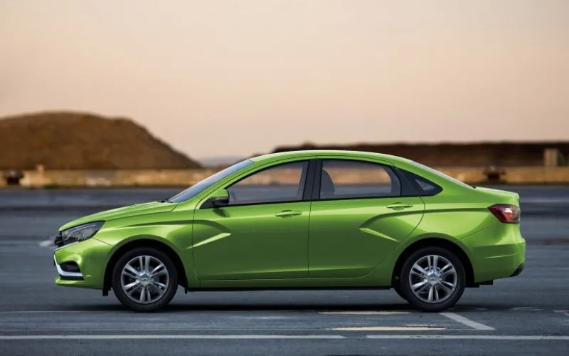 Xe được trang bị bộ la-zăng có kích thước tùy chọn là 15 inch hoặc 16 inch