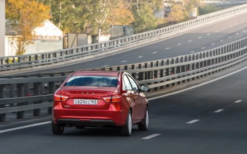 Hệ thống an toàn trên chiếc Lada Vesta 2025 được đánh giá cao nhờ được trang bị nhiều tính năng hiện đại