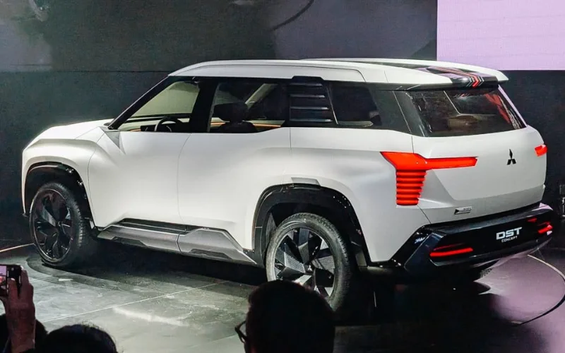Đặc biệt, xe mang nhiều nét tương đồng với thiết kế của mẫu Mitsubishi Xforce