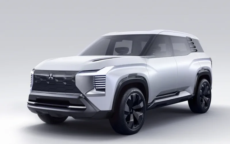 Mẫu Concept Mitsubishi DST được cho là Mitsubishi Xforce 7 chỗ sắp được giới thiệu tại thị trường Việt Nam