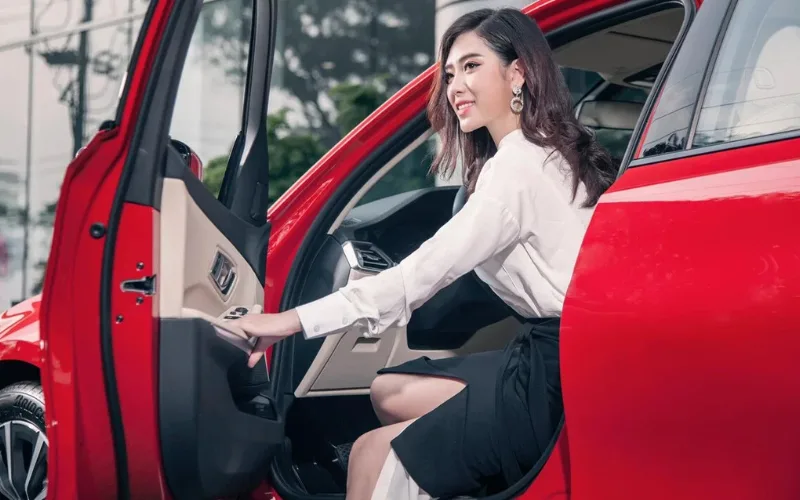 Mở cửa chậm rãi, không "bung" hết tầm