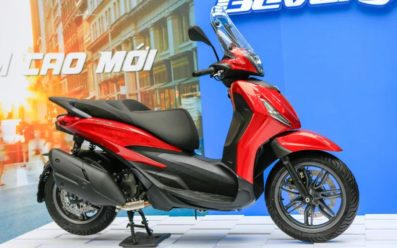 Xe được trang bị bánh trước với vành đúc kích thước 16 inch và bánh sau với vành đúc kích thước 14 inch