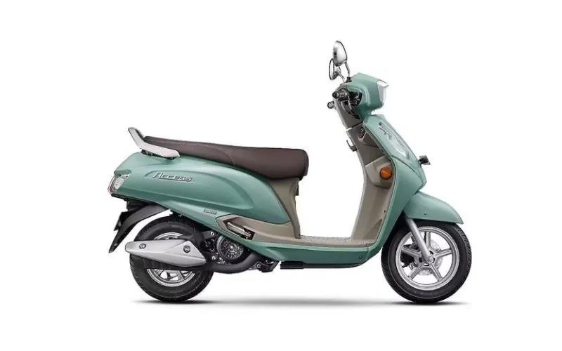 Thân xe Suzuki Access 125 2025 được thiết kế hiện đại và khỏe khoắn với các đường góc cạnh sắc sảo cùng với mâm xe nhỏ có cấu trúc 5 chấu kép sơn bạc