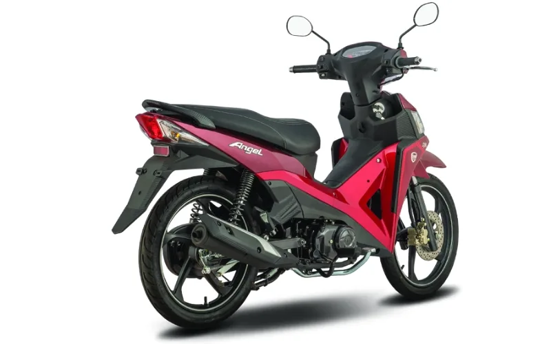 Thân xe Angel 125 2025 sở hữu thiết kế liền lạc với phần bửng cùng màu sơn