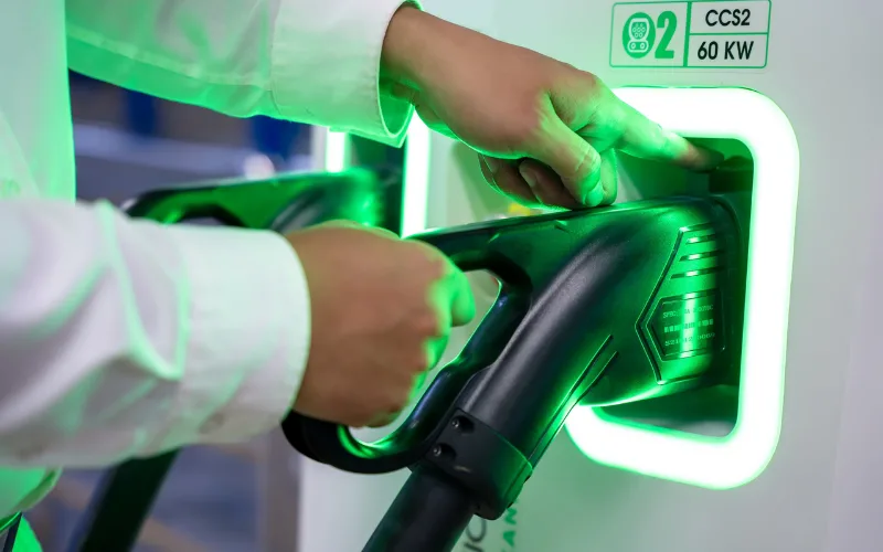 Việc nắm rõ quy trình sạc pin và các lưu ý an toàn khi sử dụng trạm sạc VinFast sẽ giúp người dùng xe điện an tâm và thuận tiện hơn trong quá trình sử dụng