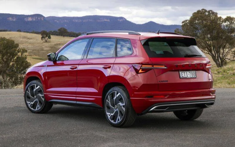 Skoda Karoq 2025 trang bị đèn hậu Full LED với đồ họa 3D pha lê thủy tinh bắt mắt