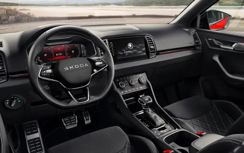 Khoang cabin của Skoda Karoq 2025 tràn ngập công nghệ