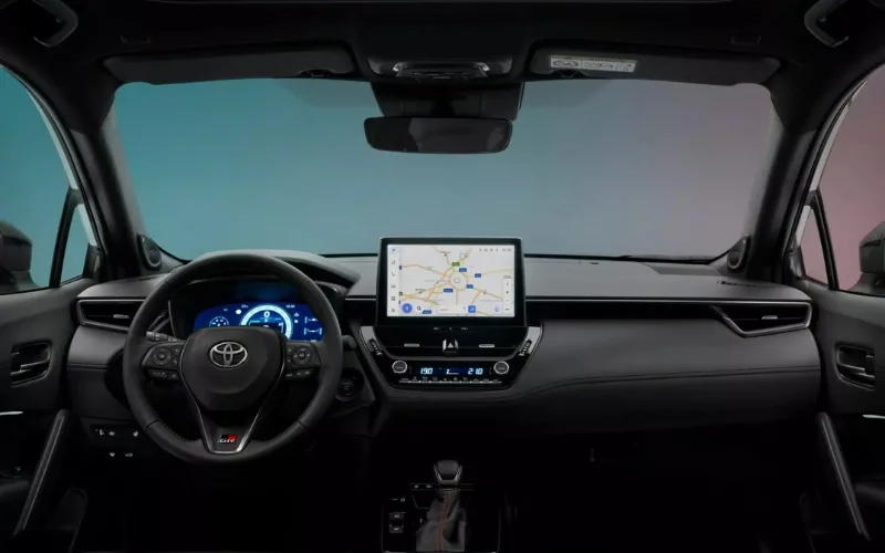 Không gian nội thất của Toyota Corolla Cross đã trải qua một số thay đổi mang tính thực tiễn cao