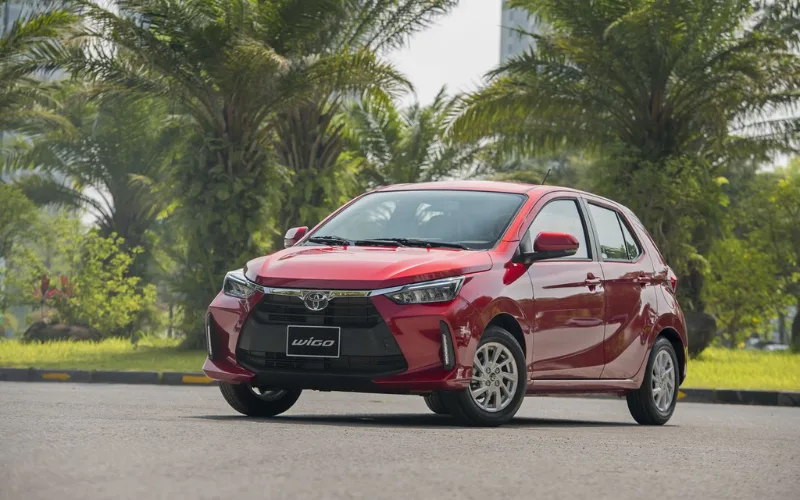 Toyota Wigo là một lựa chọn thực dụng và kinh tế cho những ai tìm kiếm một chiếc xe ô tô nhỏ gọn cho nữ đi