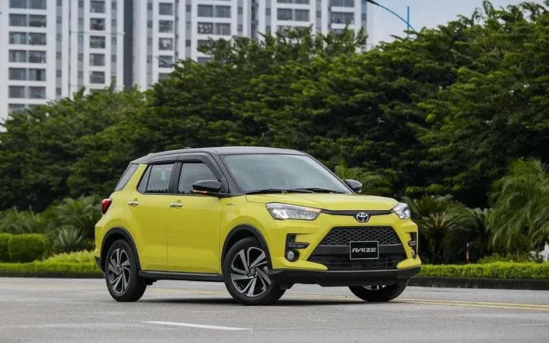 Toyota Raize là mẫu SUV đô thị cỡ nhỏ đang rất được ưa chuộng bởi sự nhỏ gọn nhưng vẫn đầy đủ tiện nghi