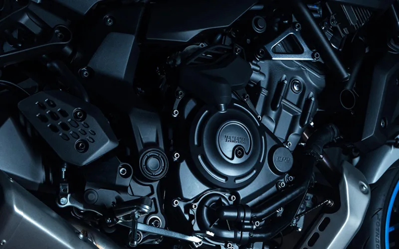 Động cơ vận hành được trang bị trên Yamaha MT-07 2025 là động cơ Crossplane đạt chuẩn EURO5, DOHC, 2 xi lanh với dung tích lên đến 689cc