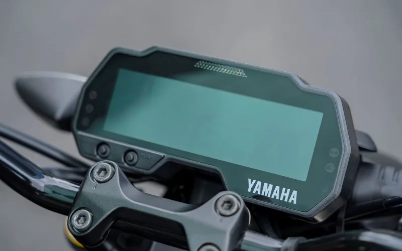 Màn hình LCD trên Yamaha MT-15