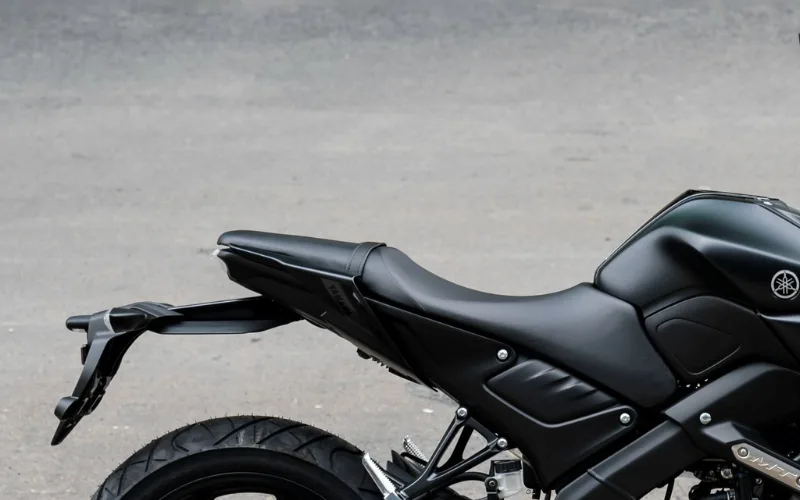 Yamaha MT-15 2025 sở hữu chiều dài 1.965 mm, chiều rộng 800 mm và chiều cao 1.065 mm