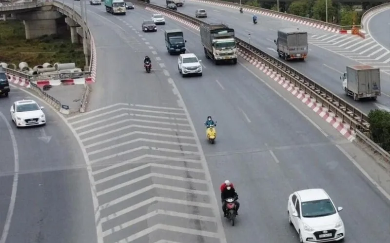 Vạch kênh hóa dòng xe (Vạch xương cá)
