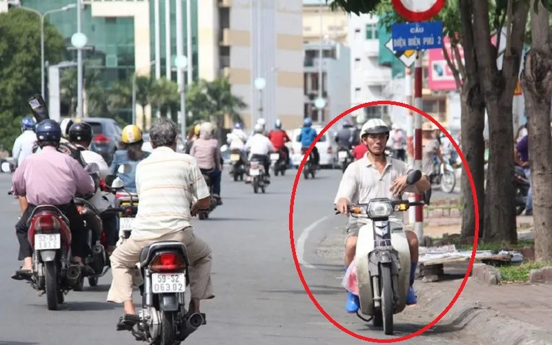 Đi ngược chiều
