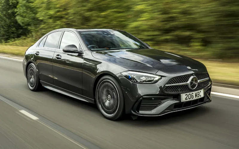 Mercedes-Benz C-Class: Sang trọng và êm ái