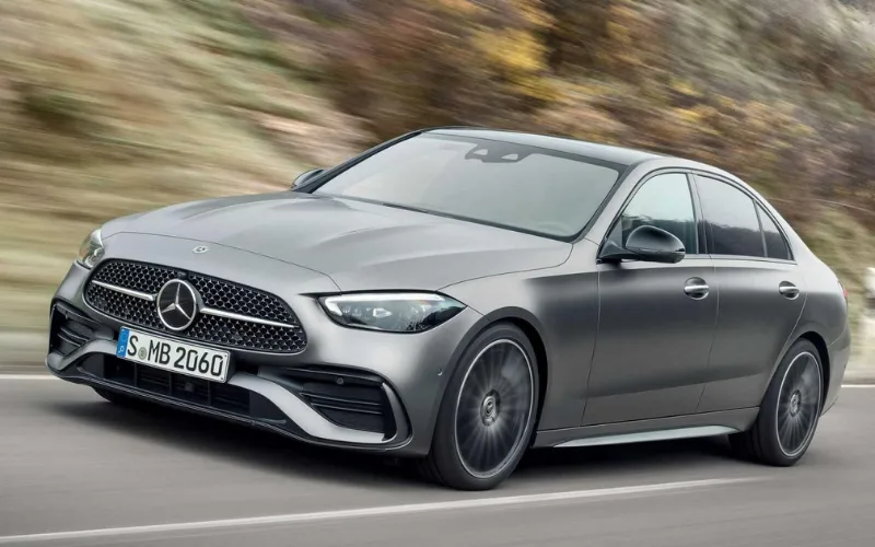 Mercedes-Benz C-Class mang đến cảm giác lái thư thái, sang trọng và êm ái