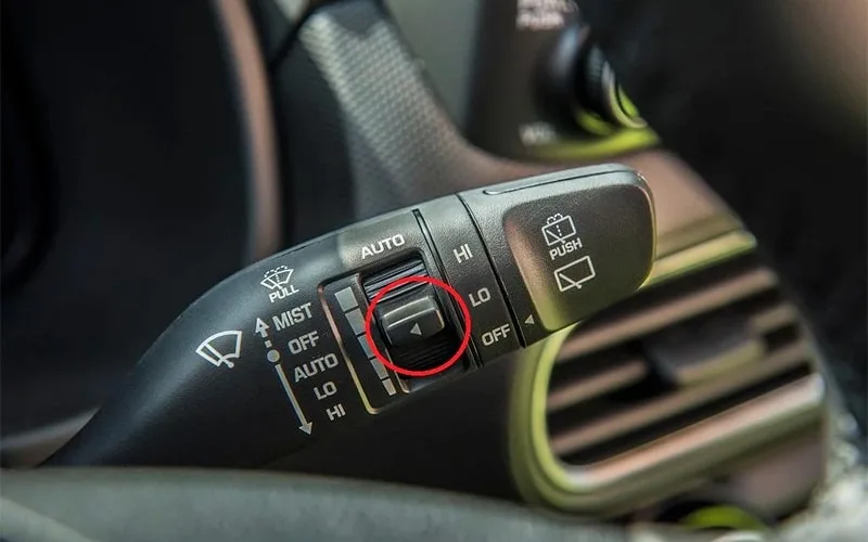 Nút bật cần gạt nước và phun nước rửa kính chắn gió