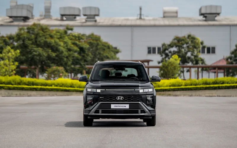 Phần tản nhiệt của Creta N-Line 2025 được thiết kế gọn gàng, thể thao