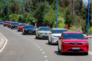 Dàn ôtô điện VinFast trong một chuyến hành trình. Ảnh: Tuấn Vũ